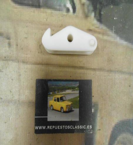 CER34 PLASTICO INFERIOR CERRADURA MALETERO RENAULT 12