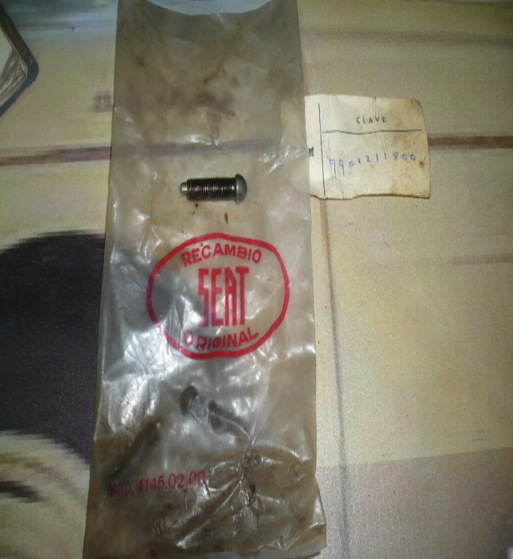 P1500 AA01211800 TORNILLO REGULACION TAQUES SEAT 1400