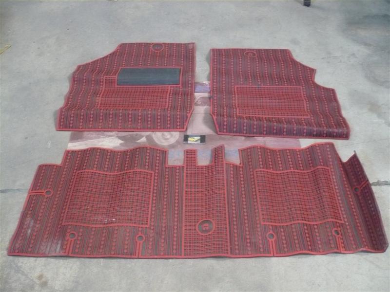 ALF43 ALFOMBRAS VOLKSWAGEN PASSAT 3 PIEZAS COLOR ROJAS Y NEGRAS