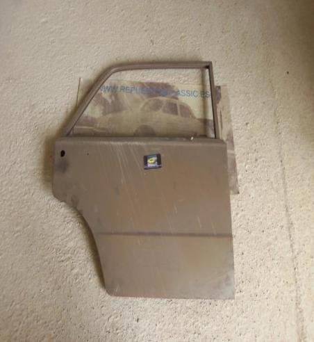 P1-14 PUERTA TRASERA DERECHA SEAT 124 PRIMERA SERIE CODIGO FA ORIGINAL SEAT