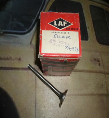 JUEGO 4 VÁLVULAS ESCAPE PEUGEOT 504, 505 MEDIDAS 35.5x8x112.1