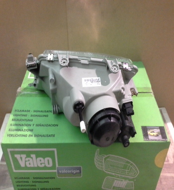 02P9 FARO DERECHO H4 SAAB 900 II 93->98, VALEO 085535 (REGULADOR ELECTRICO, CON SERVOMOTOR)