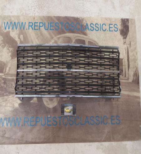RJ74*4 P1 REJILLA SEAT 1430 PLASTICO NEGRA Y BORDES SUPERIOR E INFERIOR Y CENTRAL CROMADO