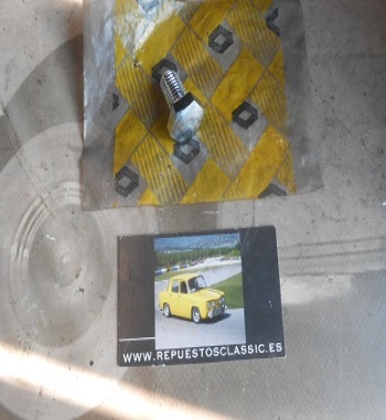 C2C07 TORNILLO CROMADO TAPACUBOS RENAULT 4, 5, 6, 7, 8, 10, 12, DAUPHINE