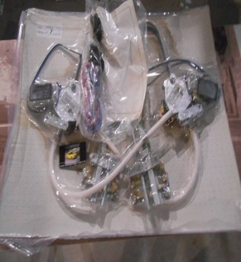 MZ14 P6 JUEGO ELEVALUNAS ELECTRICOS DELANTEROS MAZDA 323 F 5 PUERTAS INCLUYE KIT DE INSTALACION COMPLETO