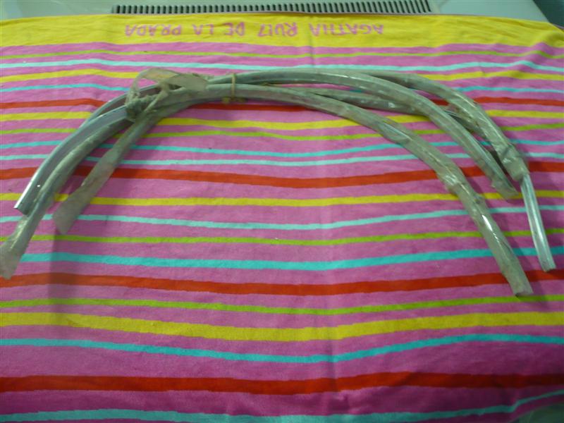 JUEGO MOLDURAS PASO DE RUEDA SIMCA 1000
