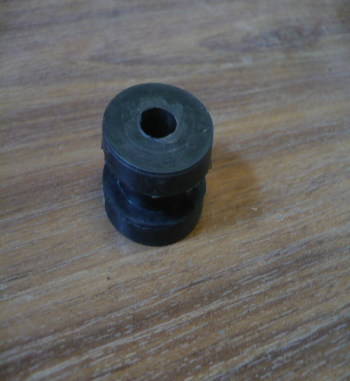 RC1774 CASQUILLO APOYO RADIADOR SEAT 1400