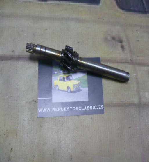 TR19 EJE PIÑON BOMBA ACEITE Y DELCO SEAT 127, PANDA 136 mm