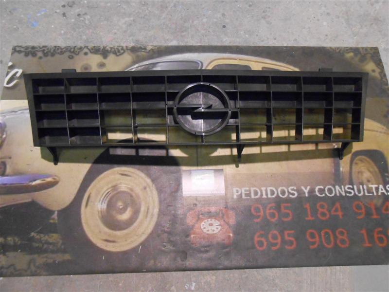 RJ17 P2 REJILLA OPEL ASCONA 85 NEGRA