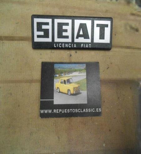 ANA202 ANAGRAMA SEAT 124 REJILLA DELANTERA MEDIDA 120x33mm