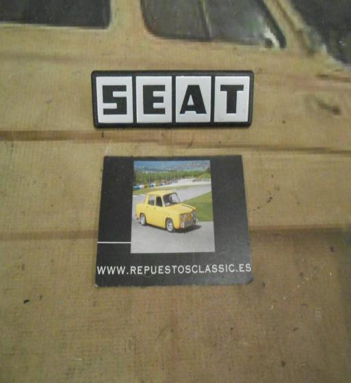 ANA204 ANAGRAMA SEAT RITMO, RONDA, PANDA REJILLA DELANTERA