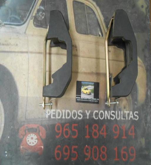 MAS01 JUEGO 2 MASCOTAS DE GOMA PARAGOLPES SEAT 127 CL