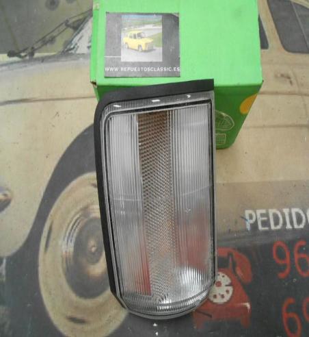 085226 PV2N2 PILOTO INTERMITENTE BLANCO DELANTERO DERECHO VALEO NISSAN TRADE 93-> CON PORTABOMBILLAS